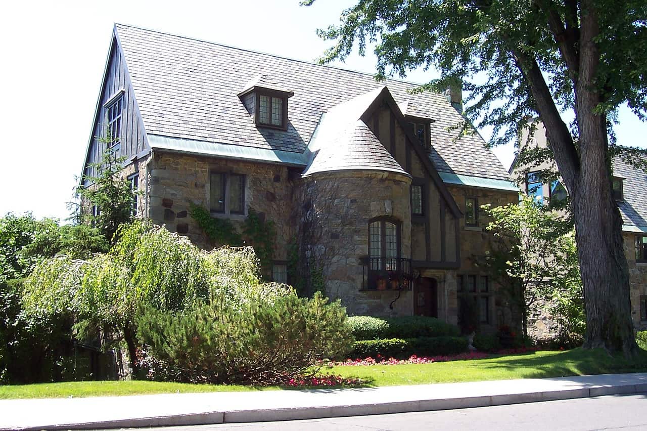 Picture of a stately stone tutor style mansion in Westmount Quebec